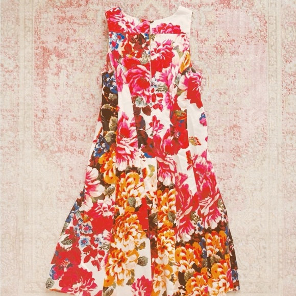 Maggy London, Woman’s Floral Dress - Picture 2 of 3